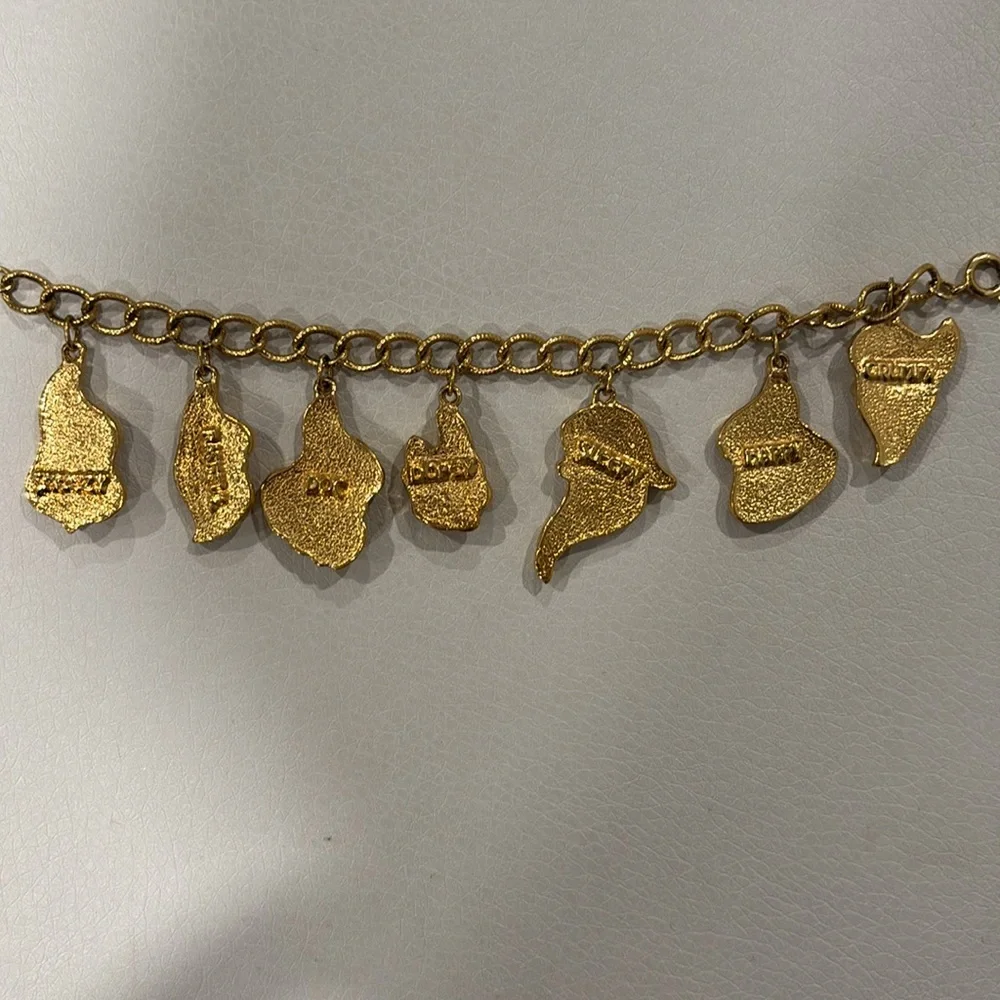 Vintage 1994 Gold Tone Snow White & Seven Dwarfs Charm Bracelet